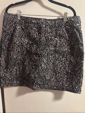 Lee Women's Button-Front Top in Navy & Light Pink Leaf Print Skort
